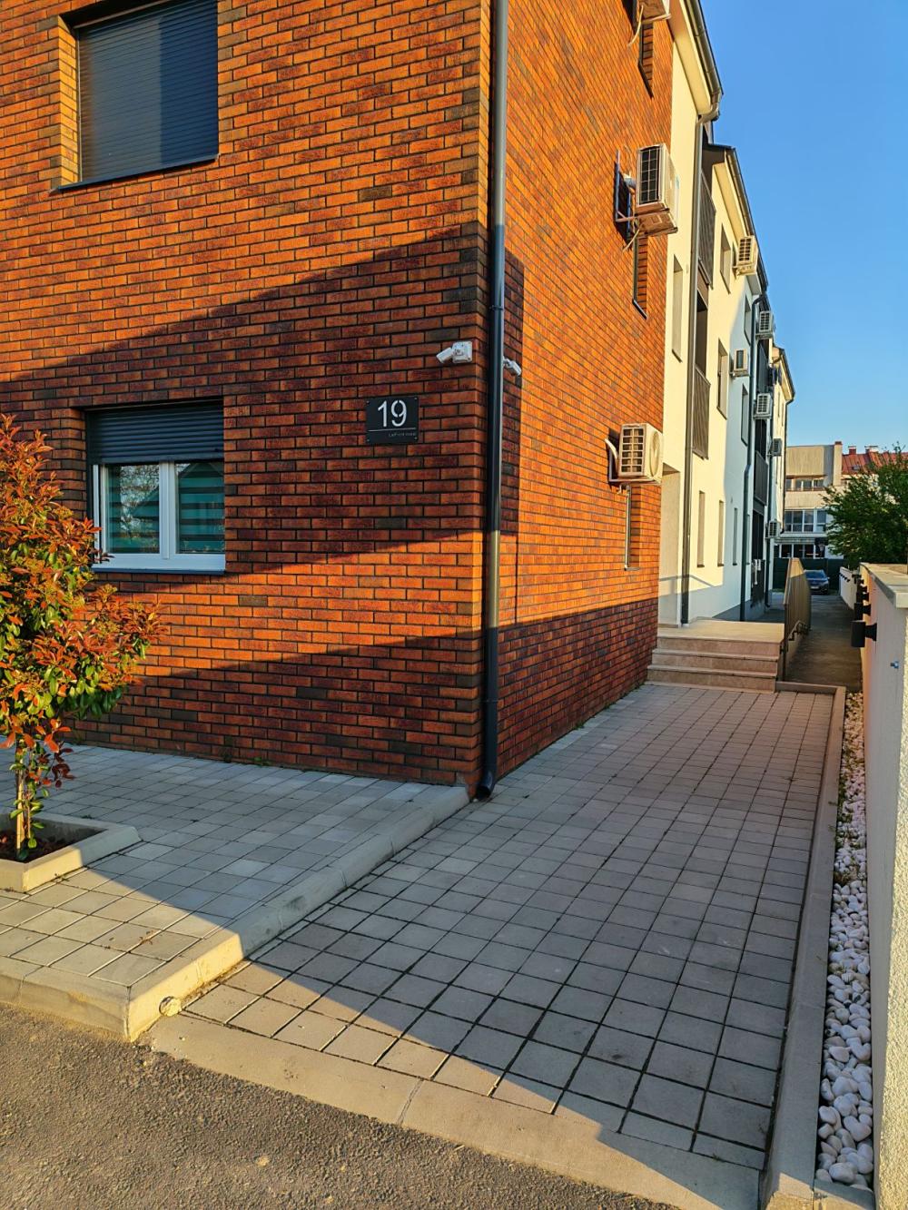 Slika 1 - Partizanski blok ulica 1., Dvosoban stan za izdavanje, 44m2, 600€